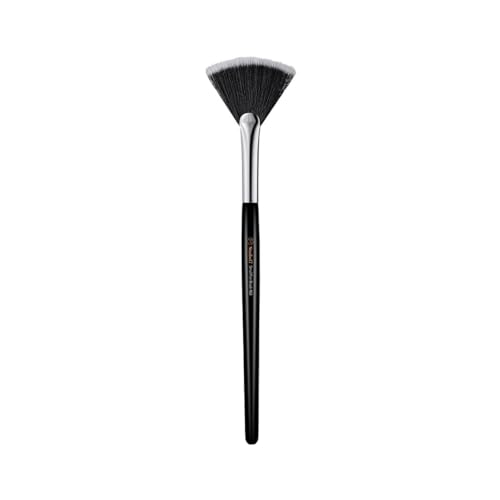 STUDIO17 Small Fan Brush | Professional Makeup Brush with Premium Synthetic Bristles | Flawless Korean Makeup Brush Designed by Artists.